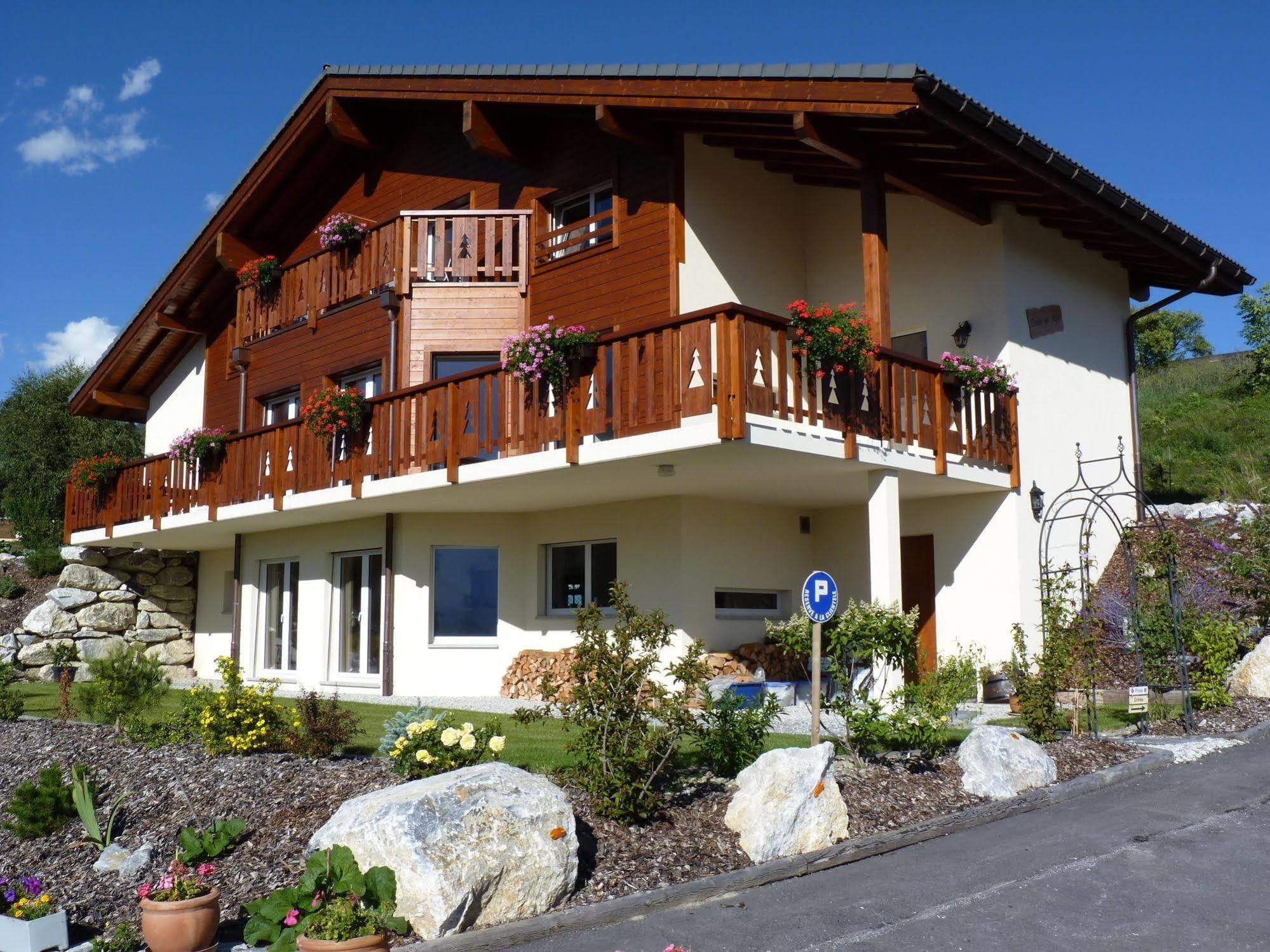 크란스몬타나 Chalet Des Alpes B&B 외부 사진